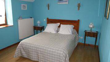 1 bedroom, individually decorated, individually furnished