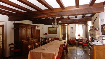 Free daily full breakfast