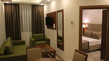 Suite, 1 habitación | Zona de estar | Una televisión LCD