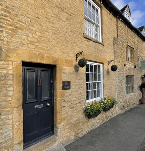 Exterior - The Crook (Cheltenham)