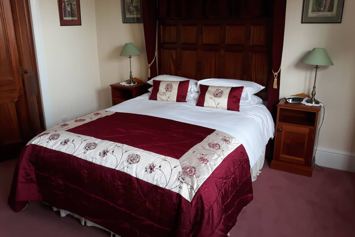 Chambre Double Supérieure, 1 très grand lit, salle de bains attenante | Literie de qualité supérieure, décoration personnalisée