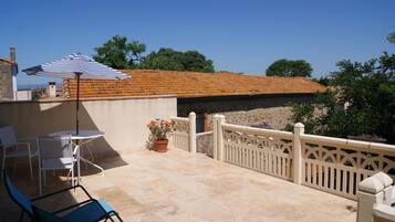 Standaard tweepersoonskamer, en-suite badkamer (d. No4 Chambre) | Terras