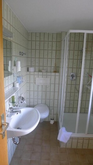 Shower, free toiletries, hair dryer