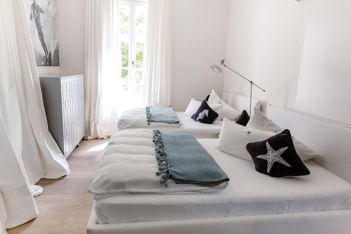 Familie appartement, 2 slaapkamers, aan het meer | 2 slaapkamers, luxe beddengoed, donzen dekbedden, pillowtop-bedden