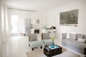 Comfort Apartment, 1 Queen Bed with Sofa bed, Lake View | Living area | LED TV, table tennis - Villa Hygiea (Poertschach am Woerthersee)