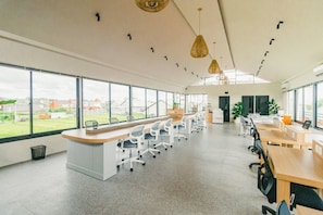 Deluxe Double Room with Coworking | Desk, soundproofing, iron/ironing board, free WiFi