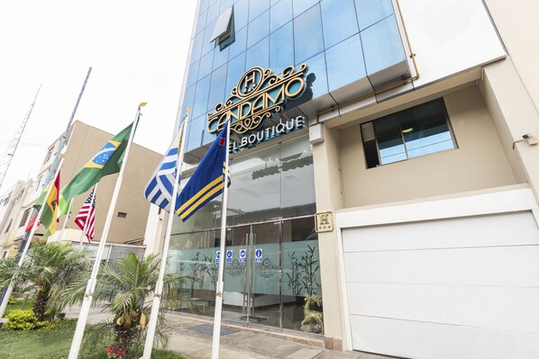 Front of property - Hotel Candamo (Lima)