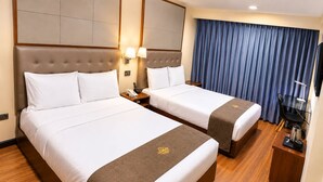 Standard Double Room, 2 Queen Beds | Hypo-allergenic bedding available, minibar, in-room safe, desk - Hotel Candamo (Lima)