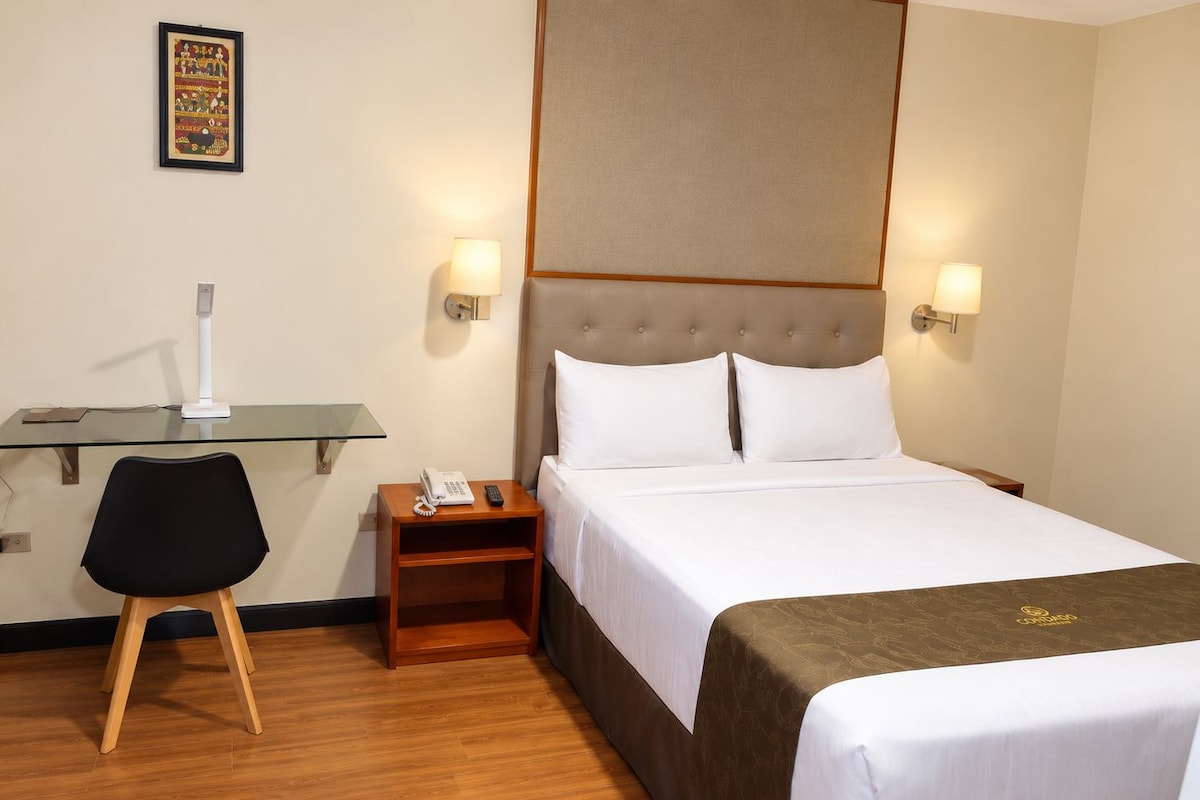 Standard Room | Hypo-allergenic bedding available, minibar, in-room safe, desk