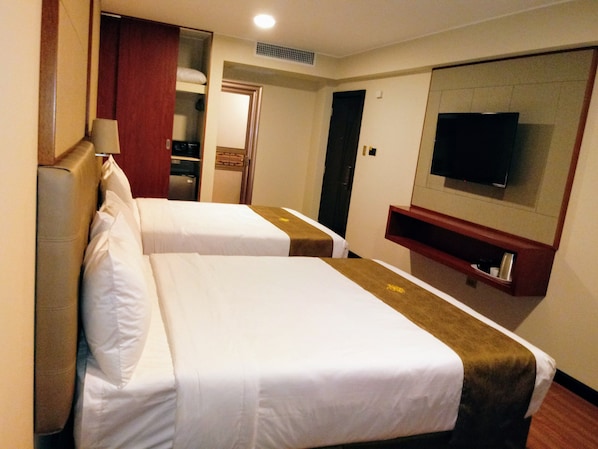 Standard Double Room, 2 Queen Beds | Hypo-allergenic bedding, minibar, in-room safe, desk