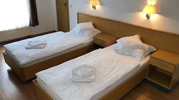 書桌、隔音、熨斗/熨衫板、摺床/加床 (收費)