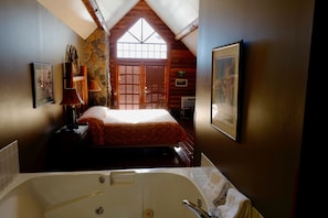 Standard Suite, 1 King Bed, Non Smoking, Fireplace | Iron/ironing board, free rollaway beds, free WiFi, bed sheets - Sumas Mountain Lodge (Sumas)