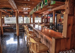 Breakfast, lunch and dinner served - Sumas Mountain Lodge (Sumas)
