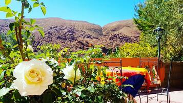 Breakfast, lunch, dinner served; local cuisine