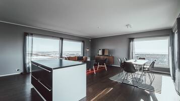 Télévision à écran plat de 32 pouces avec chaßnes numériques, télévision