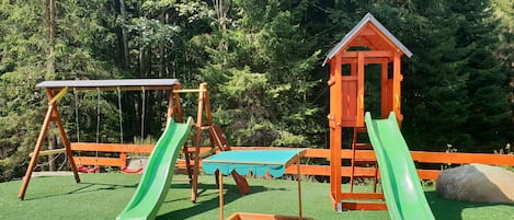Children’s play area – outdoor