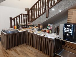 Free daily buffet breakfast