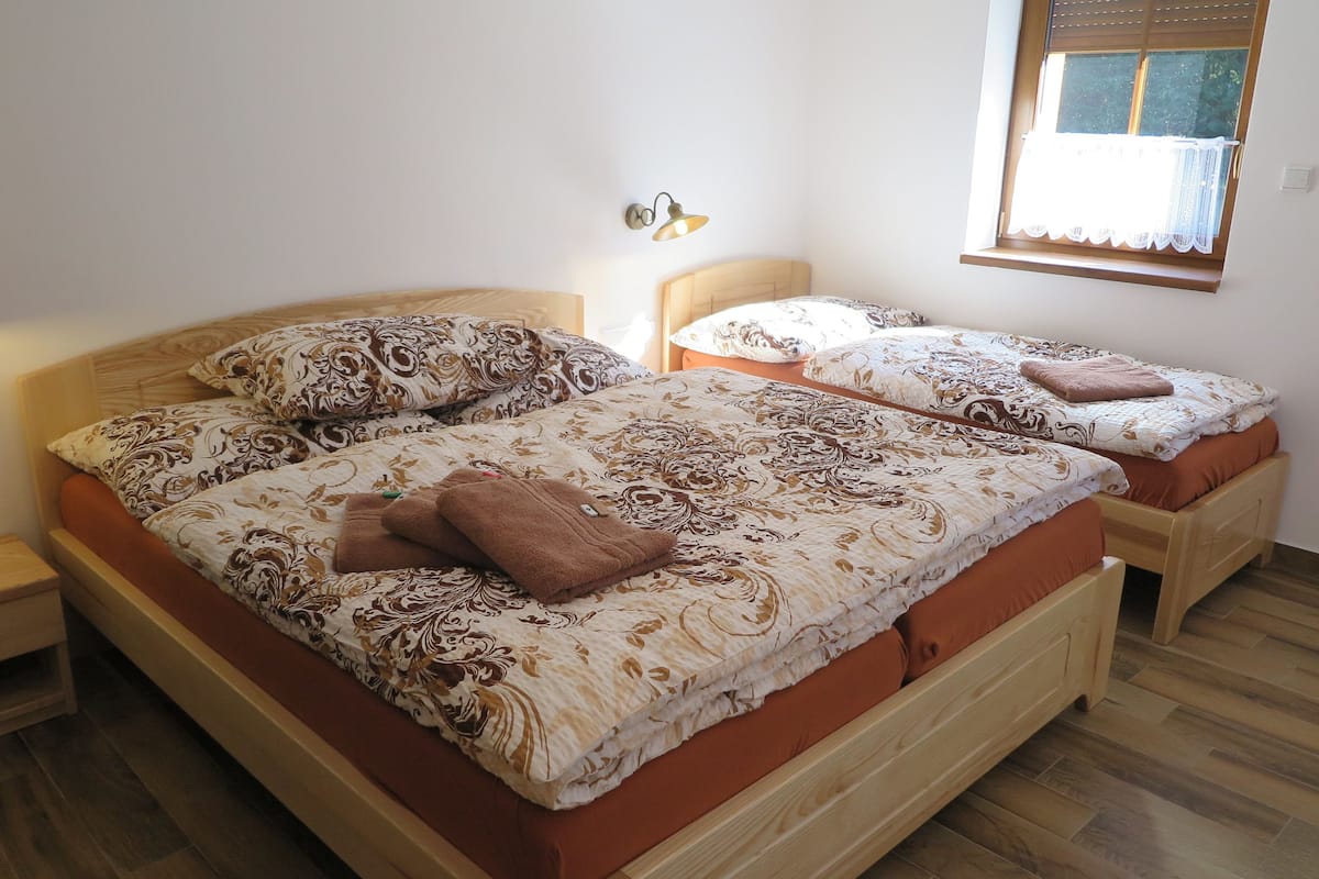 Apartamento familiar | Ropa de cama de alta calidad, colchones viscoelásticos, escritorio