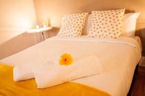 In-room safe, iron/ironing board, free WiFi, bed sheets - Lx Center Chiado (Lisbon)