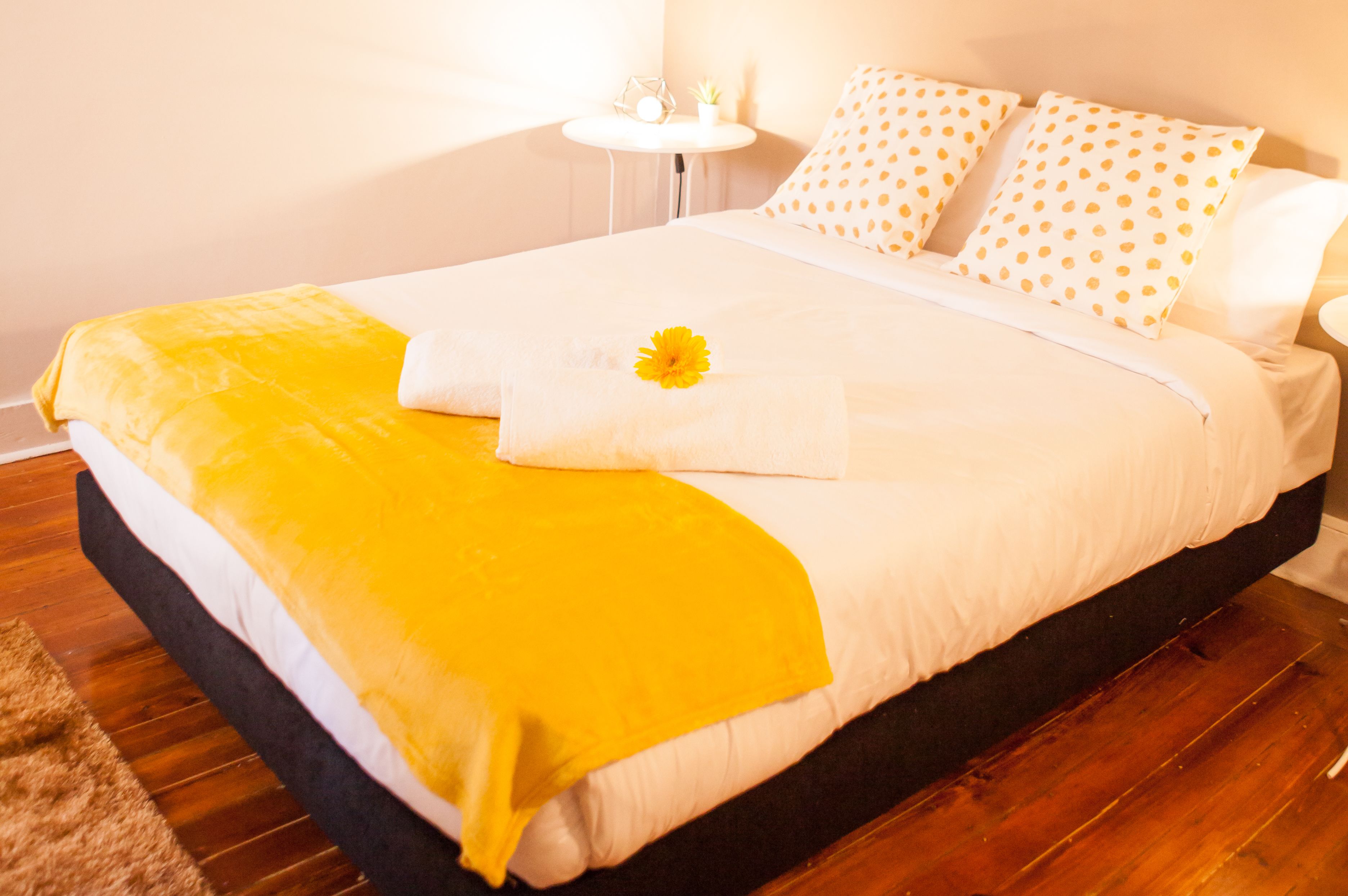 Coffres-forts dans les chambres, fer et planche à repasser