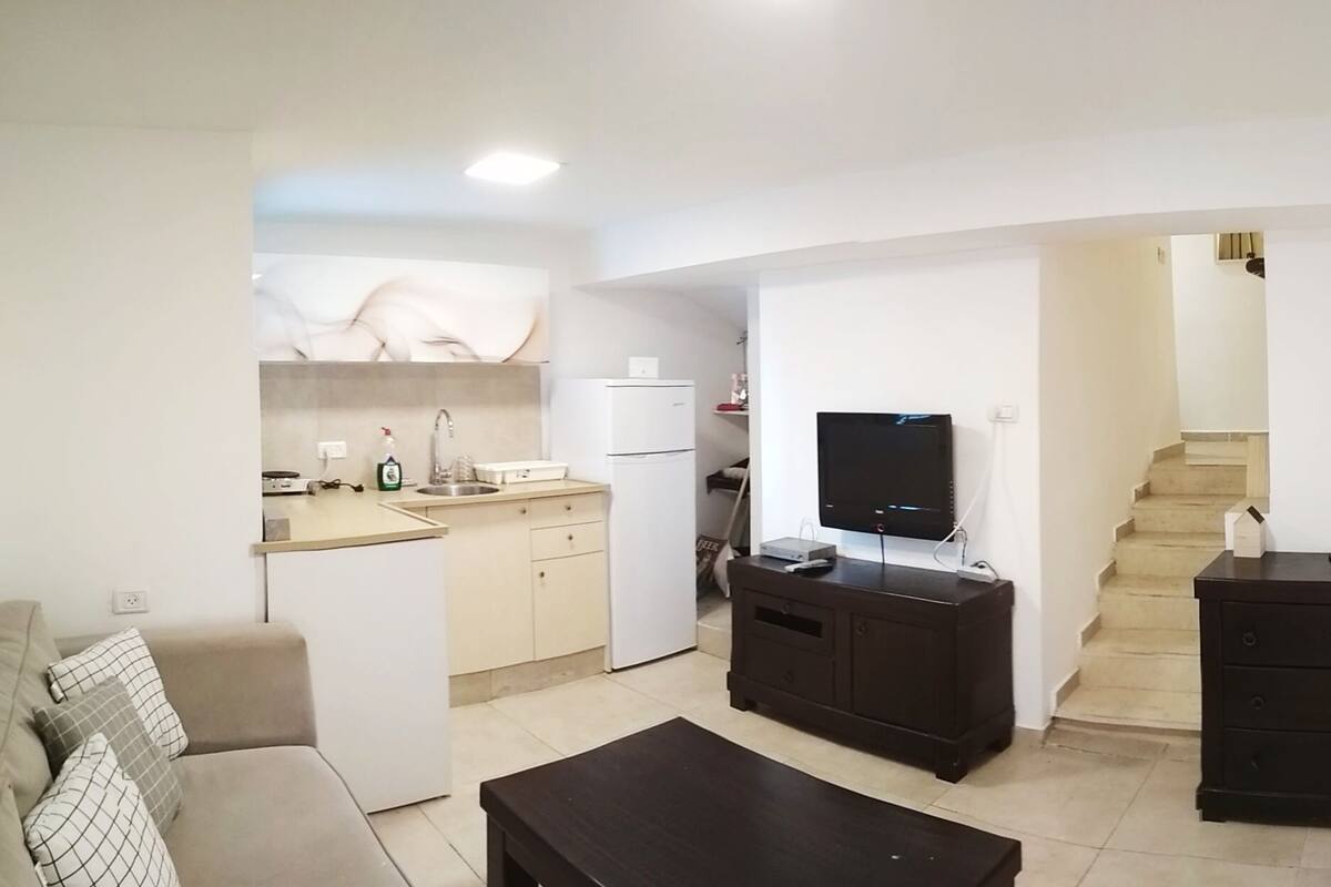 Bloomfield Affordable Studio B13