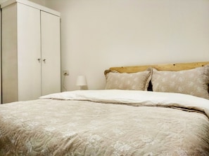 1 bedroom, premium bedding, iron/ironing board, free WiFi - LocalsTLV Bloomfield Cozy Studio (Tel Aviv)