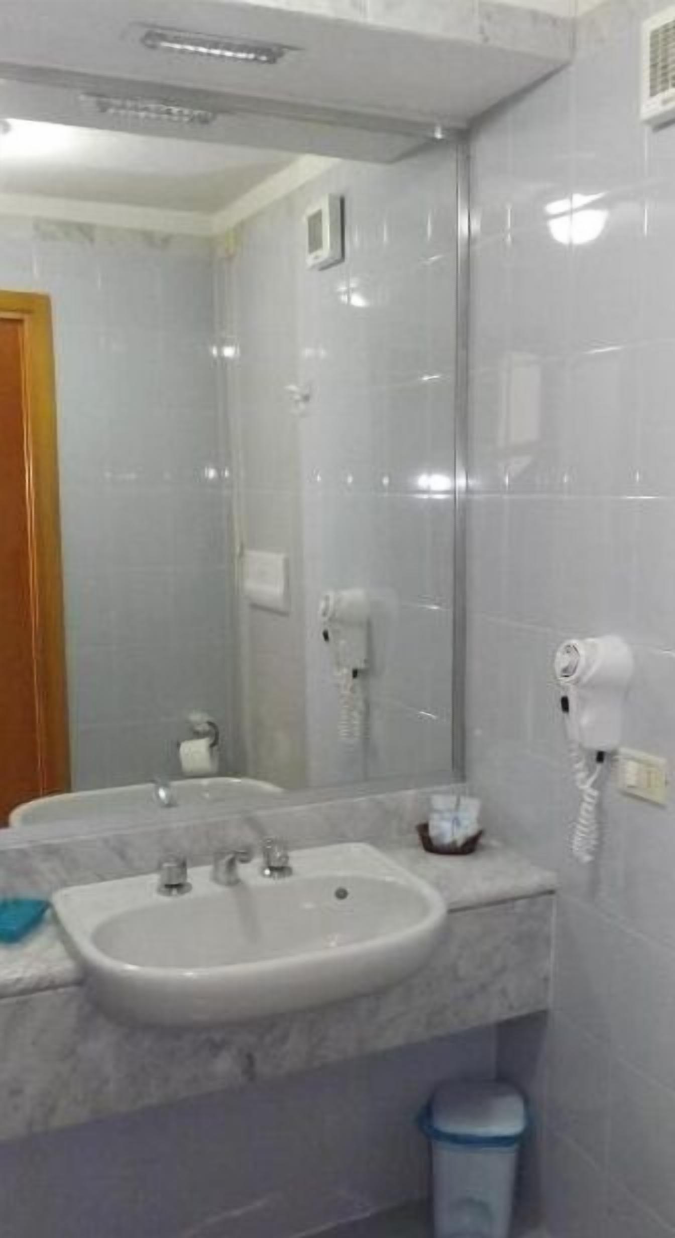shower, free toiletries, hair dryer, bidet