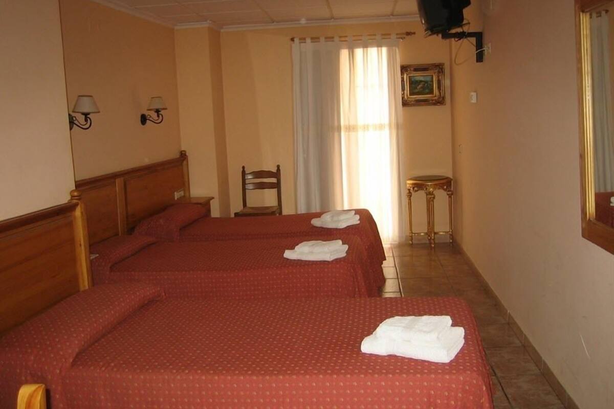 Triple Room | Soundproofing, free WiFi, bed sheets