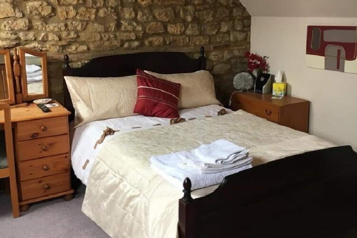 Habitación triple, varias camas, para no fumadores | Wifi gratis y ropa de cama