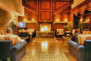 Lobby sitting area - Hotel Prespa (Smolyan)