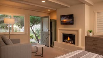 Estudio básico, 1 cama de matrimonio grande | Sábanas de algodón egipcio y ropa de cama de alta calidad