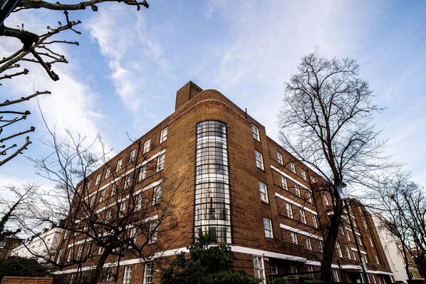 Exterior - Bowden Court - Hostel (London)