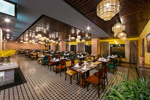 Breakfast, lunch, dinner served; local and international cuisine