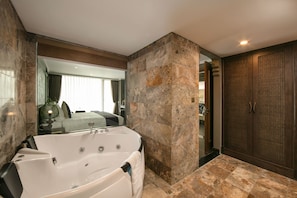 Presidential Suite, Mountain View | Bathroom | Combined shower/bathtub, deep-soaking bathtub, free toiletries - Pistachio Hotel Sapa (Sa Pa)