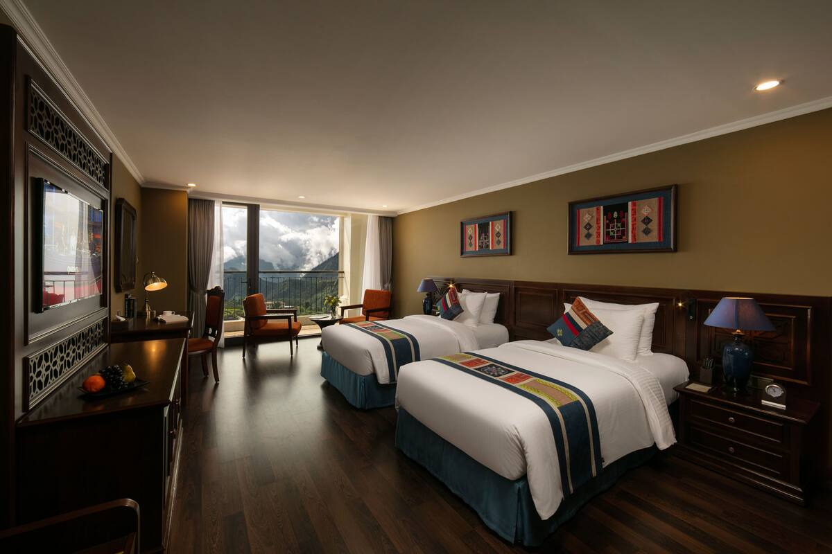 Egyptian cotton sheets, premium bedding, minibar, in-room safe