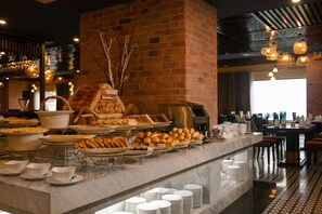 Breakfast, lunch, dinner served; local and international cuisine - Pistachio Hotel Sapa (Sa Pa)