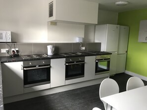 Shared fridge, microwave - Leinster House - Hostel (London)