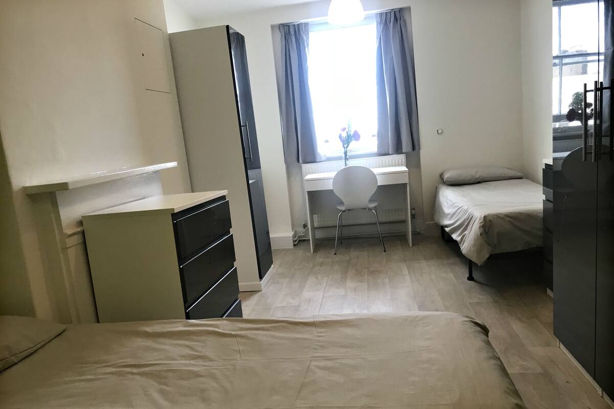 Desk, WiFi (free), bed sheets