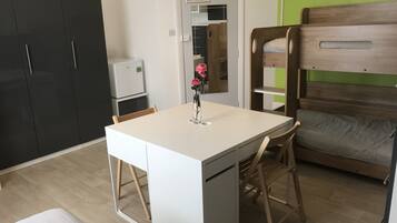 Free WiFi, bed sheets