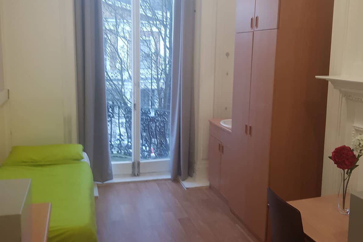 Desk, WiFi (free), bed sheets