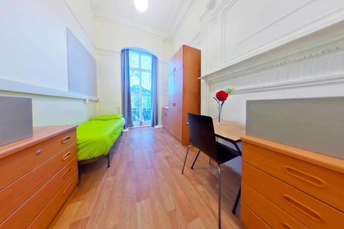 1 Bed in Female twin shared room | Desk, WiFi (free), bed sheets
