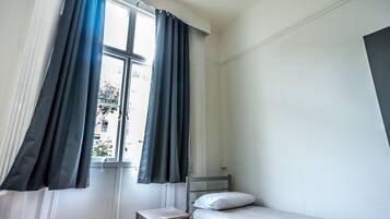 Single Room | Desk, soundproofing, free WiFi, bed sheets