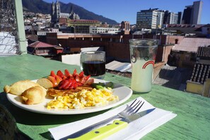 每日供應歐陸早餐 (每人 USD2.00)