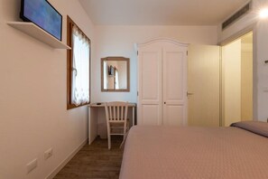 Desk, soundproofing, free WiFi, bed sheets - Agriturismo Al Luogo del Giulio (Maniago)
