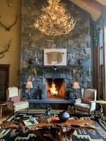 Executive House, 4 Bedrooms, Non Smoking, Mountain View | Interior detail