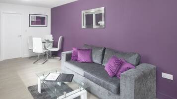 Apartment | Private kitchen | Full-sized fridge, microwave, oven, stovetop