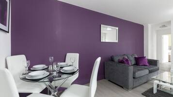 Apartment | Living area | Flat-screen TV