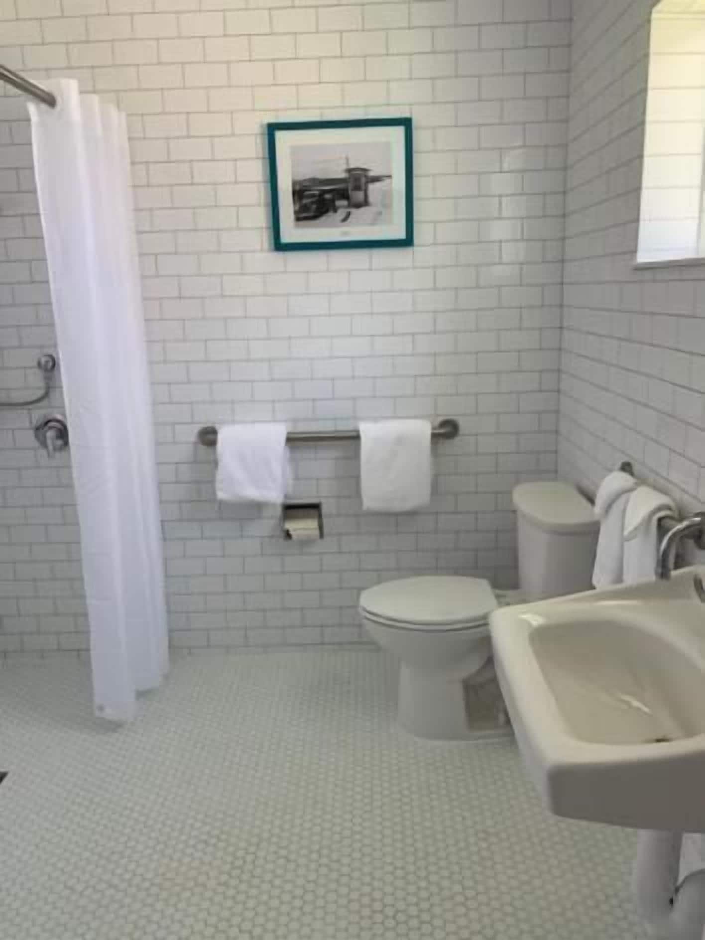 shower, free toiletries, hair dryer, bidet