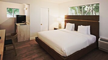 Deluxe Room, 1 King Bed, Kitchenette | In-room safe, blackout drapes, cribs/infant beds, free WiFi