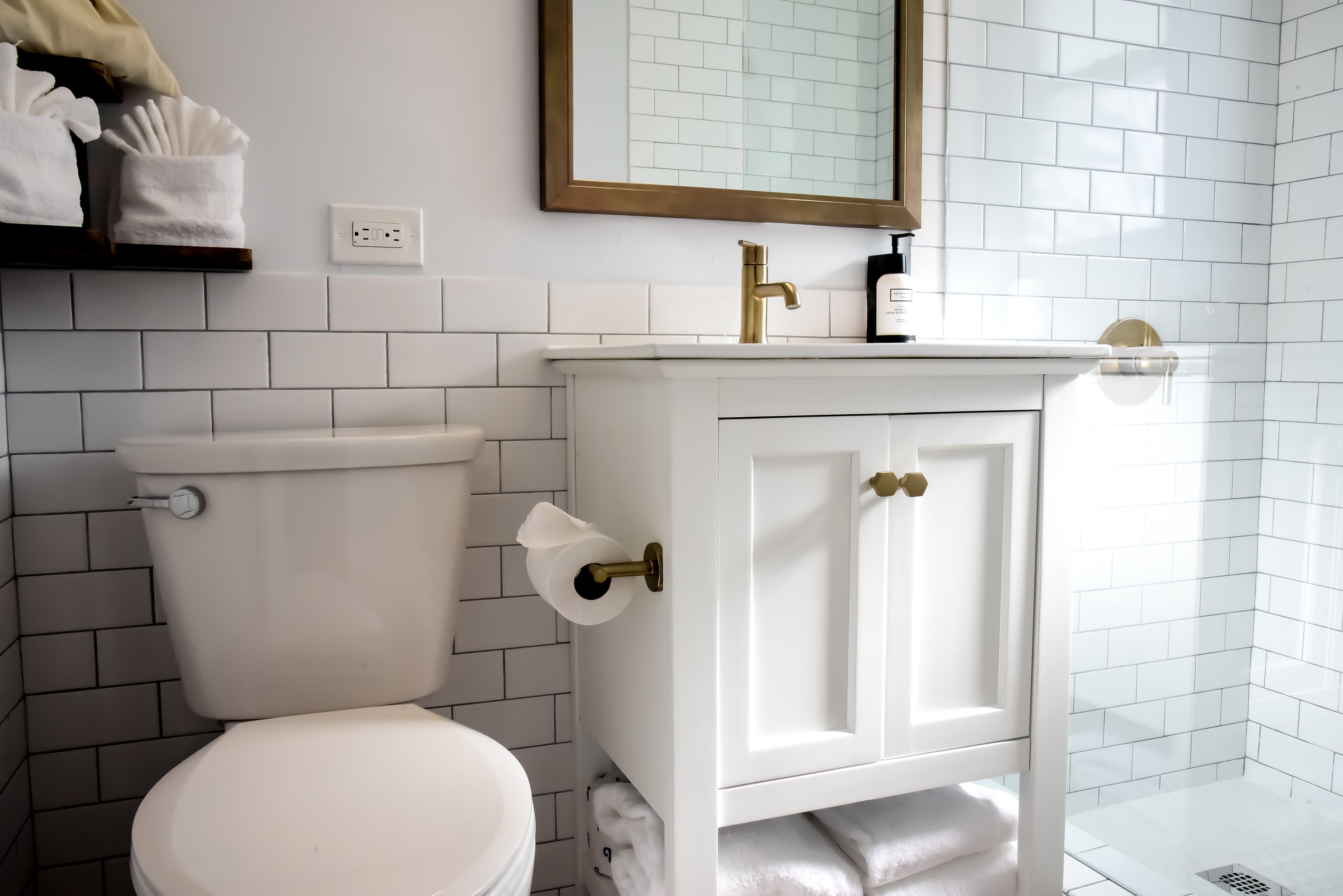 shower, free toiletries, hair dryer, bidet